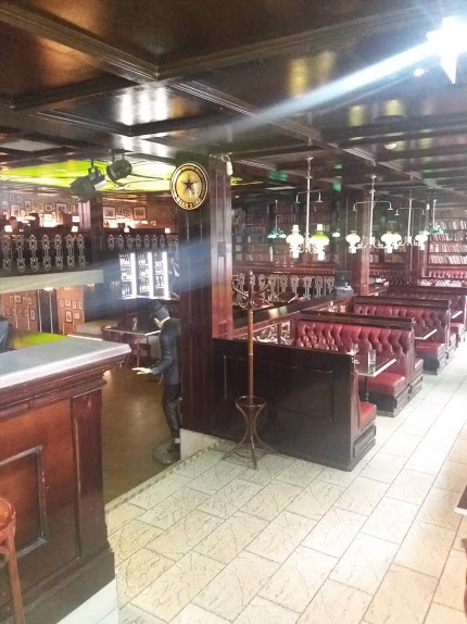 Scotland Yard Pub and Restaurant in Tallinn